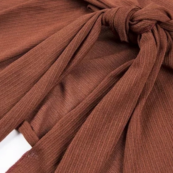 Boho Fun Front Tie Crop Blouse - Picture 5 of 5